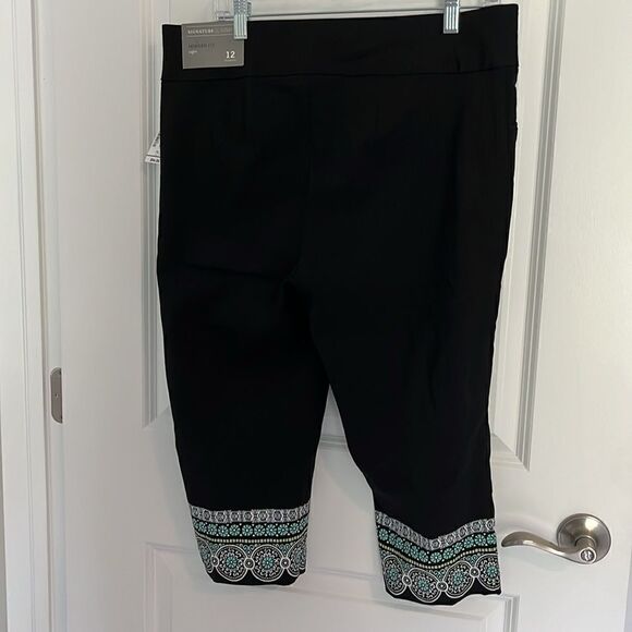 Christopher & Banks Signature Slimming Capri Teal & Citron Medallion Floral Trim - Picture 9 of 9